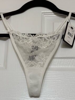 NWT Le Mystere White Lace Thong - Women’s Intimates Size L